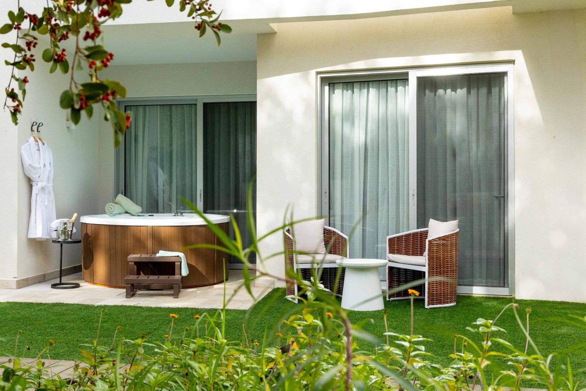Almond Hotel - Adults Only Neve Ilan Exterior photo